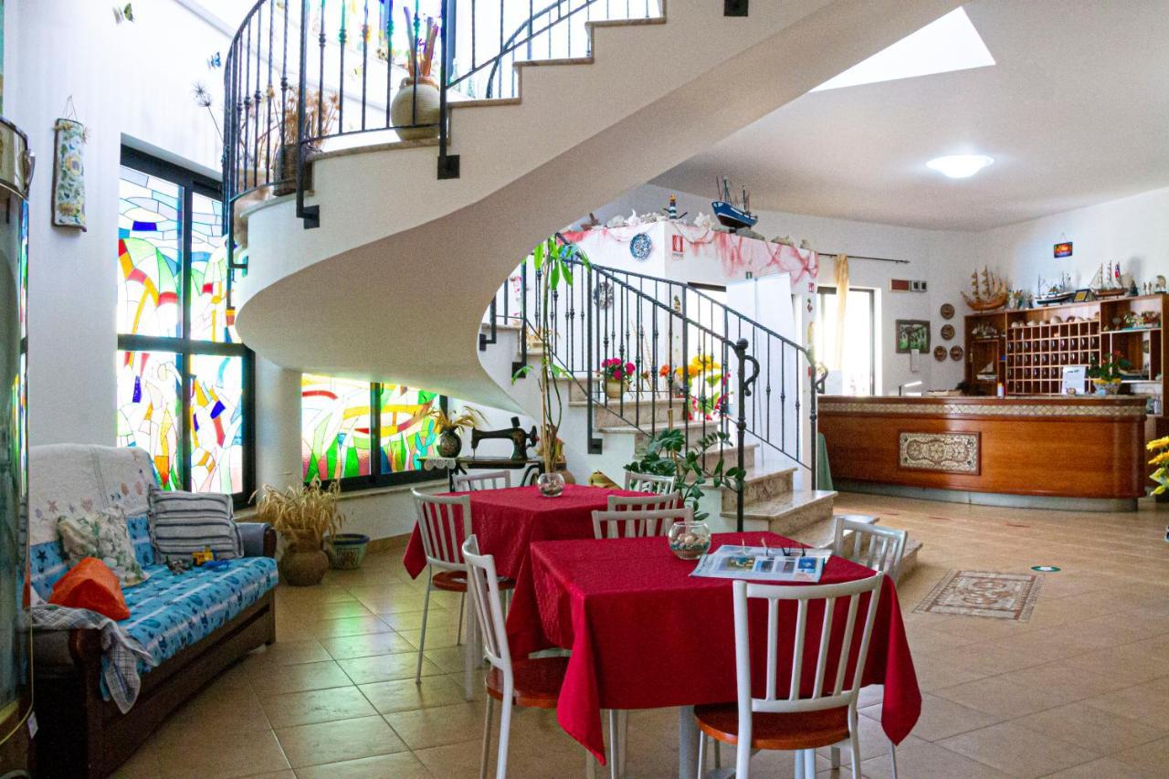 קאפו ואטיצ'אנו Hotel L'Ancora מראה חיצוני תמונה