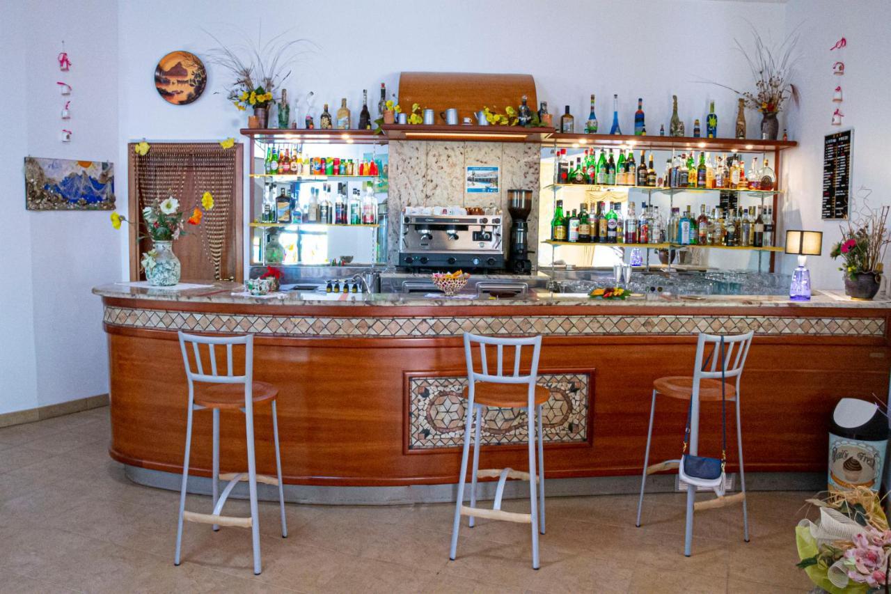 קאפו ואטיצ'אנו Hotel L'Ancora מראה חיצוני תמונה