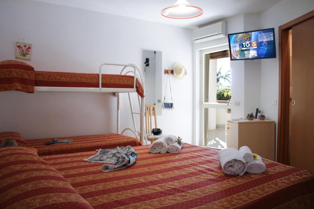 קאפו ואטיצ'אנו Hotel L'Ancora מראה חיצוני תמונה
