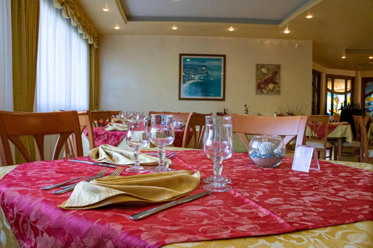 קאפו ואטיצ'אנו Hotel L'Ancora מראה חיצוני תמונה
