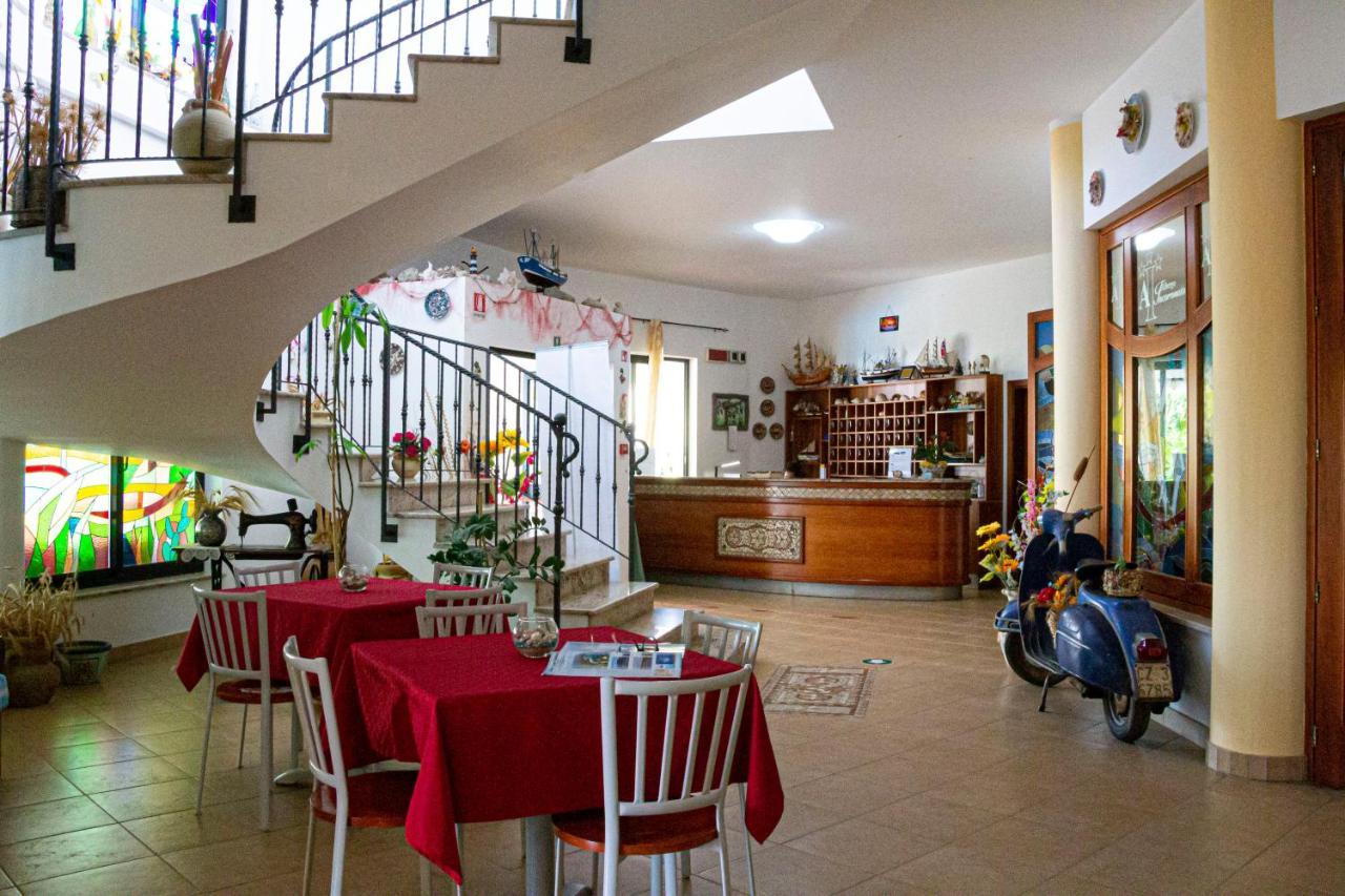 קאפו ואטיצ'אנו Hotel L'Ancora מראה חיצוני תמונה