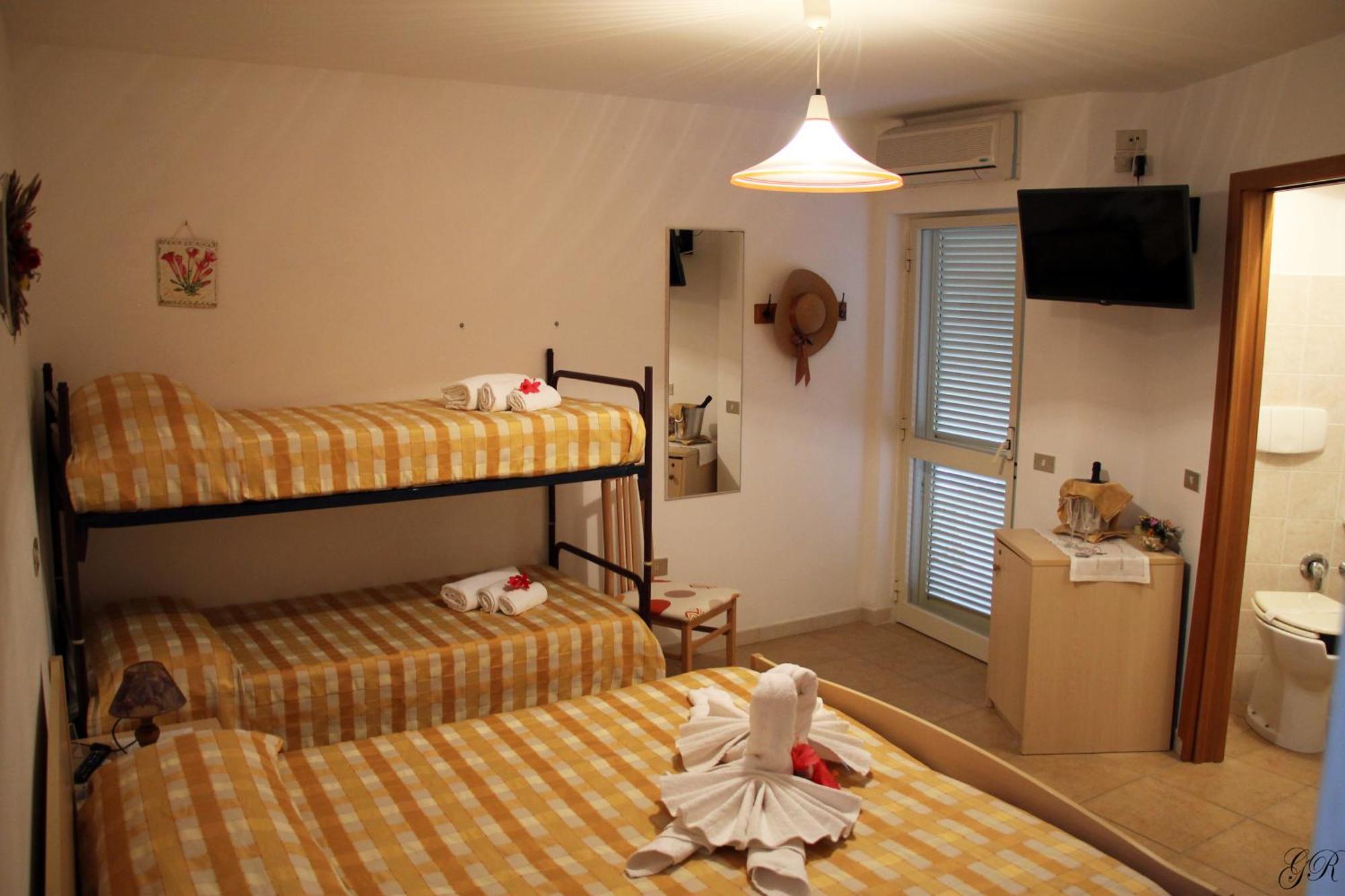 קאפו ואטיצ'אנו Hotel L'Ancora מראה חיצוני תמונה