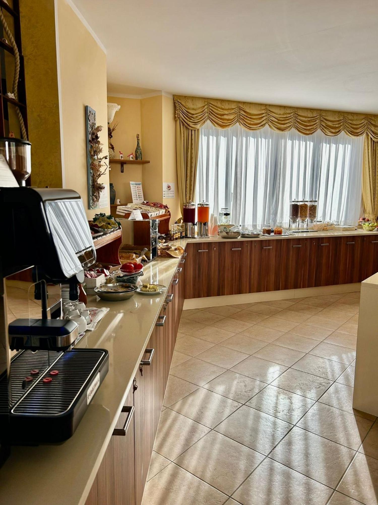 קאפו ואטיצ'אנו Hotel L'Ancora מראה חיצוני תמונה
