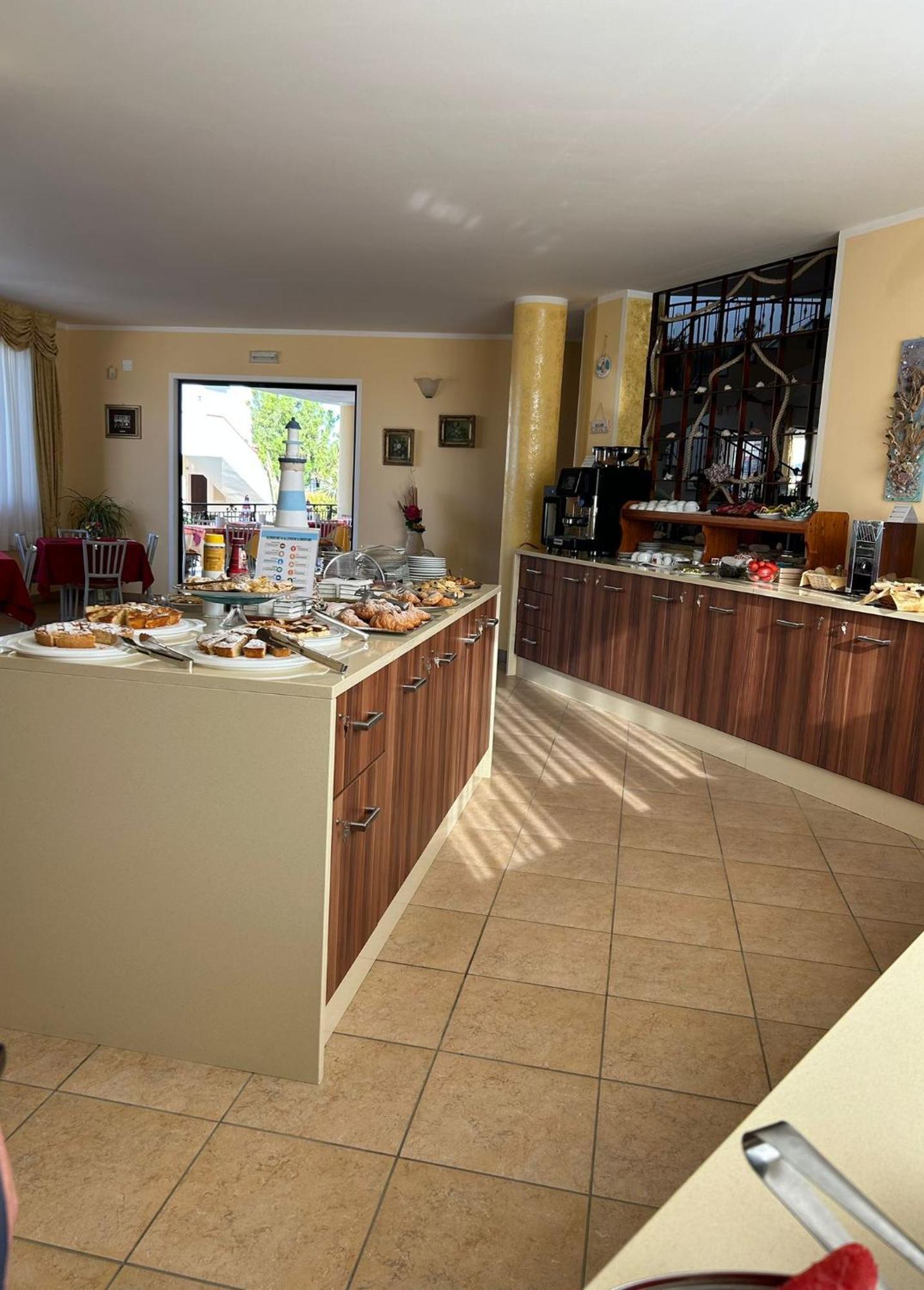 קאפו ואטיצ'אנו Hotel L'Ancora מראה חיצוני תמונה