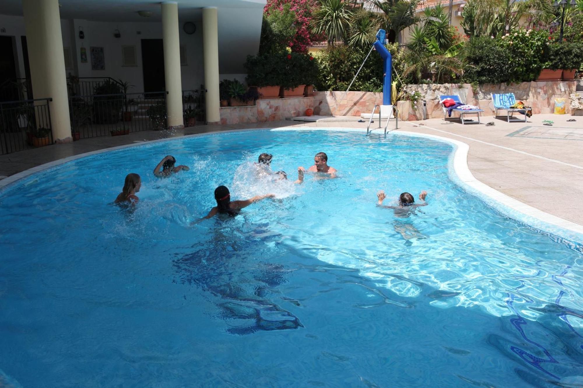 קאפו ואטיצ'אנו Hotel L'Ancora מראה חיצוני תמונה