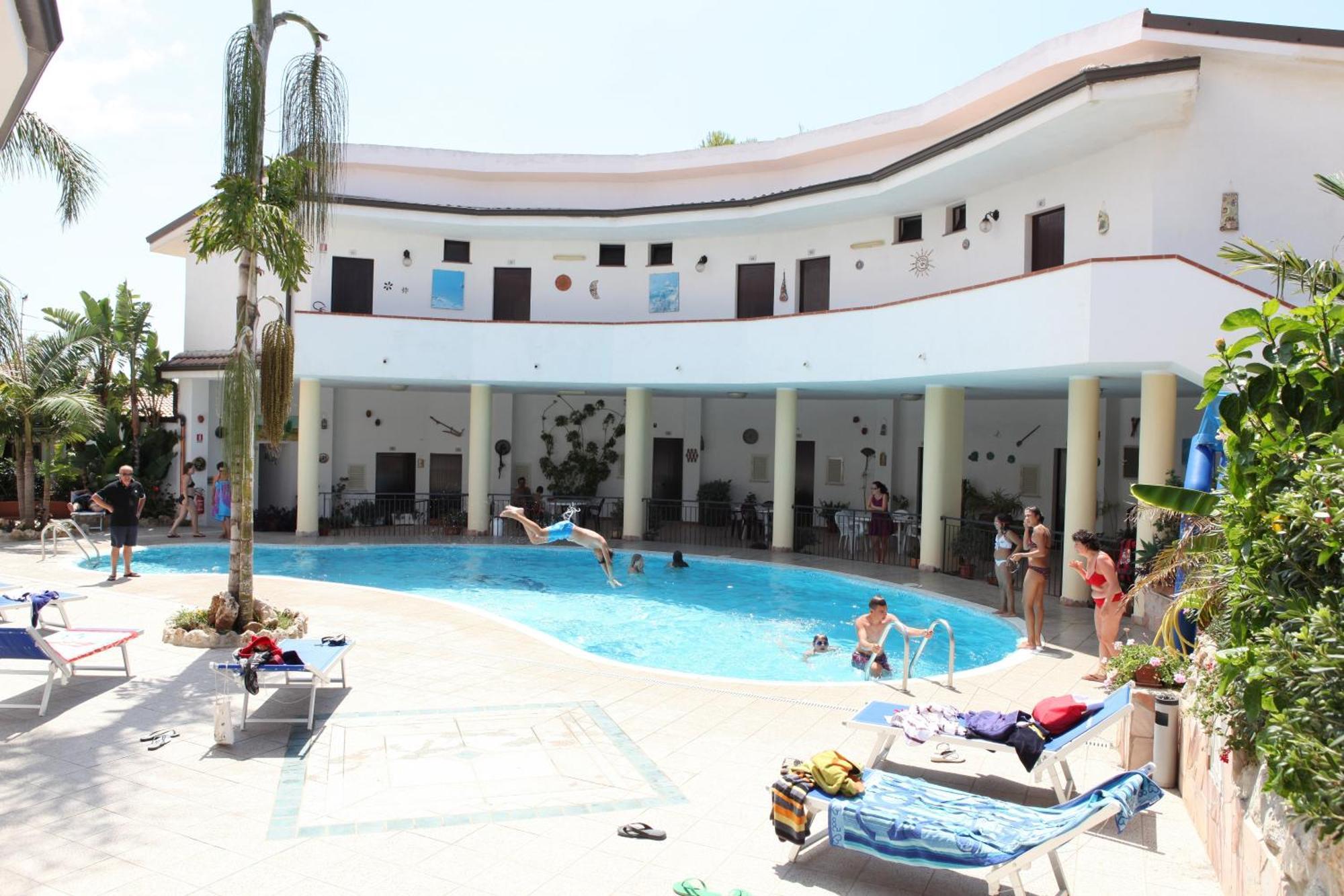 קאפו ואטיצ'אנו Hotel L'Ancora מראה חיצוני תמונה