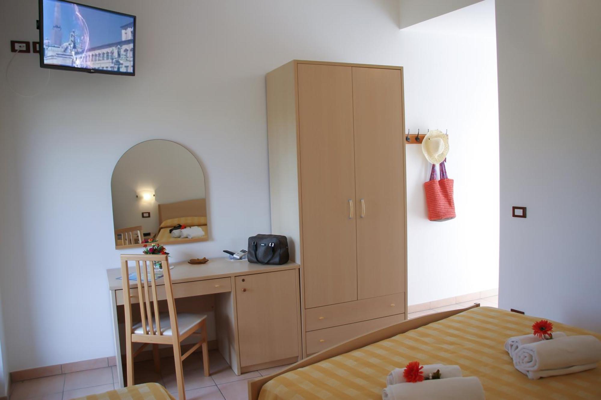 קאפו ואטיצ'אנו Hotel L'Ancora מראה חיצוני תמונה