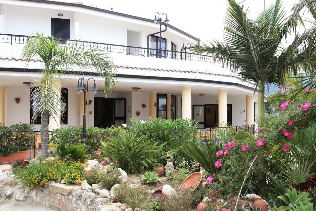 קאפו ואטיצ'אנו Hotel L'Ancora מראה חיצוני תמונה