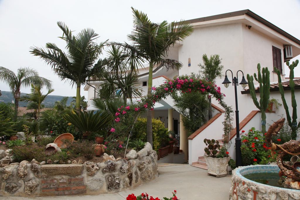 קאפו ואטיצ'אנו Hotel L'Ancora מראה חיצוני תמונה