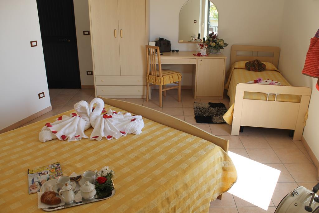 קאפו ואטיצ'אנו Hotel L'Ancora מראה חיצוני תמונה
