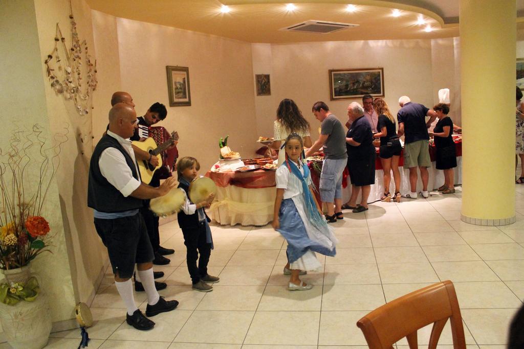 קאפו ואטיצ'אנו Hotel L'Ancora מראה חיצוני תמונה