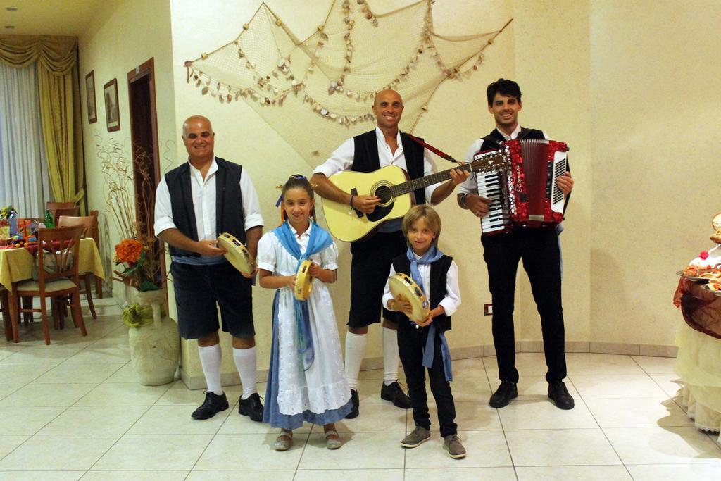 קאפו ואטיצ'אנו Hotel L'Ancora מראה חיצוני תמונה