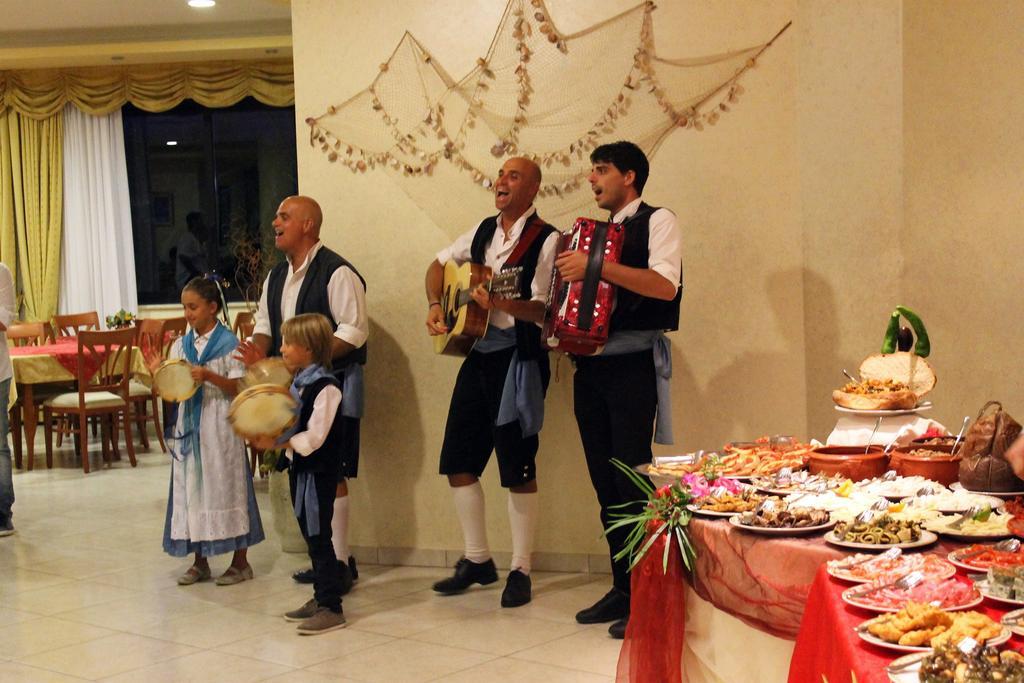 קאפו ואטיצ'אנו Hotel L'Ancora מראה חיצוני תמונה