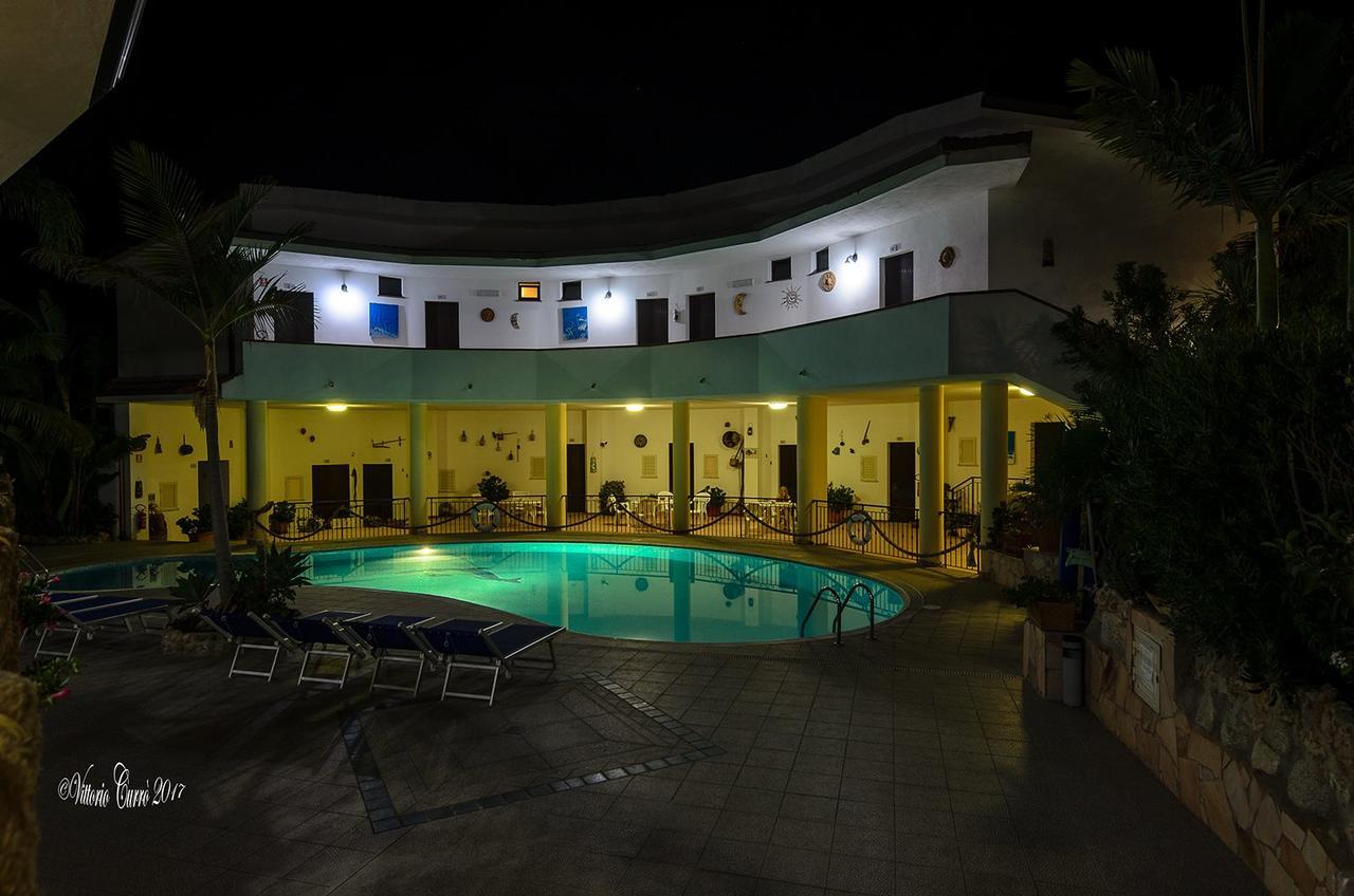 קאפו ואטיצ'אנו Hotel L'Ancora מראה חיצוני תמונה