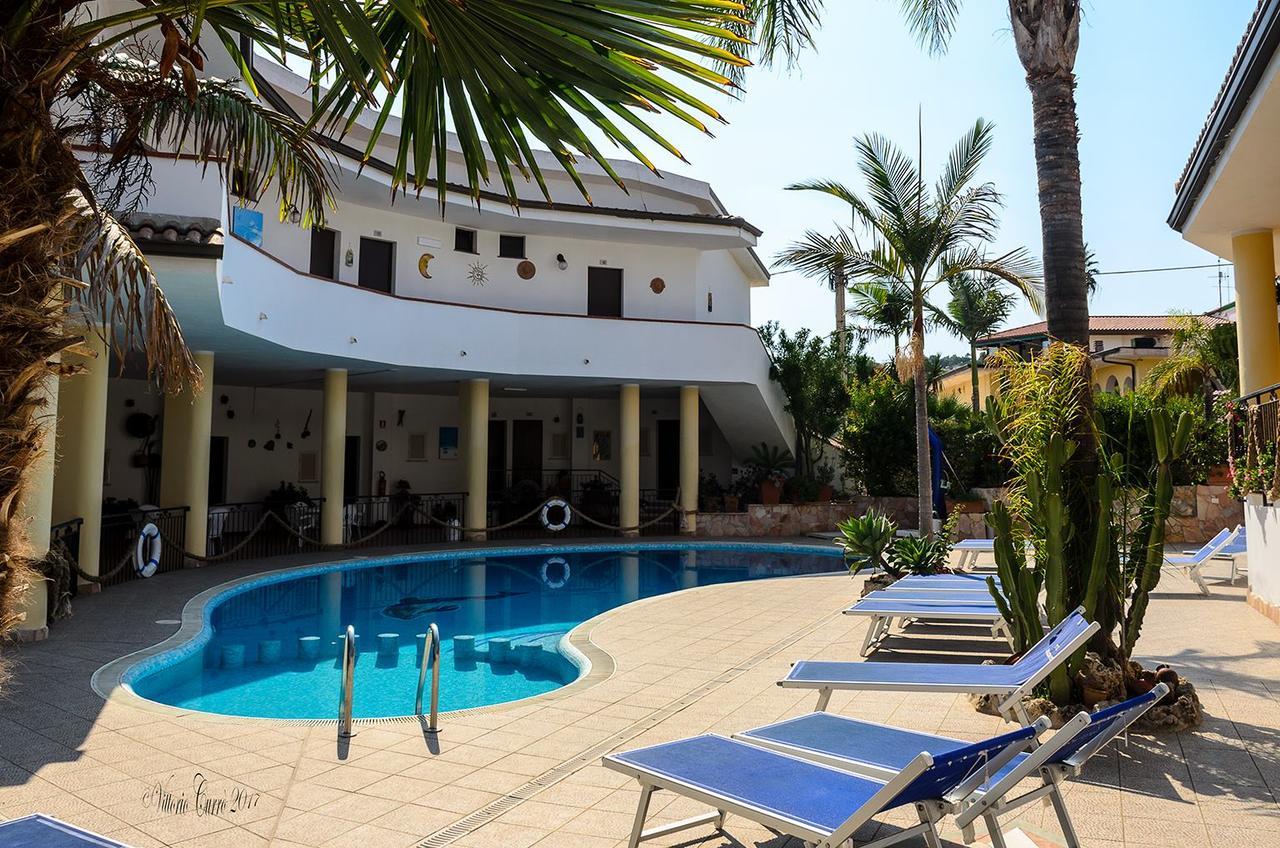 קאפו ואטיצ'אנו Hotel L'Ancora מראה חיצוני תמונה