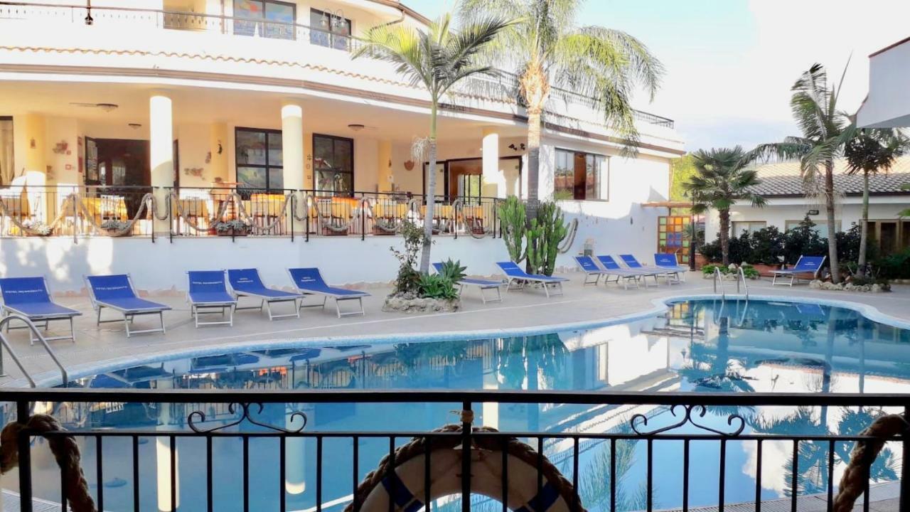 קאפו ואטיצ'אנו Hotel L'Ancora מראה חיצוני תמונה